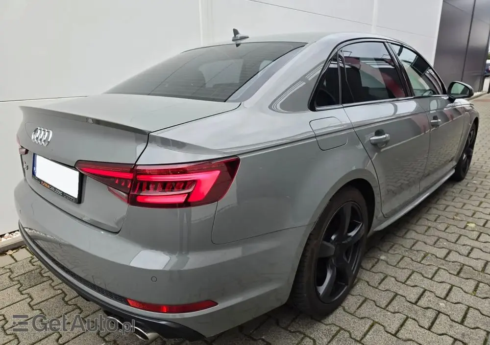 AUDI S4 Limousine 