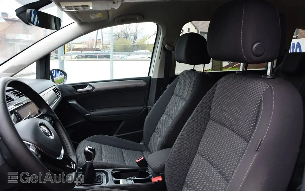 VOLKSWAGEN Touran 