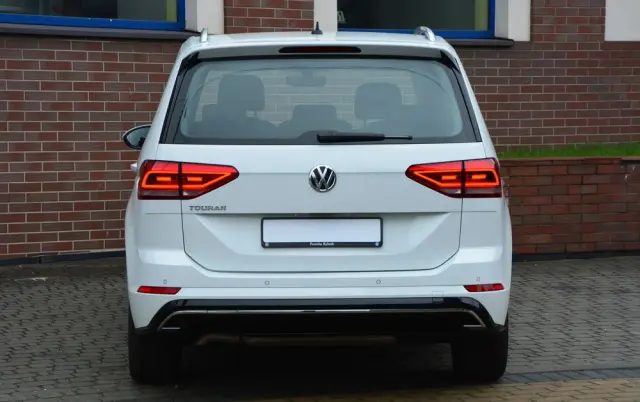VOLKSWAGEN Touran 