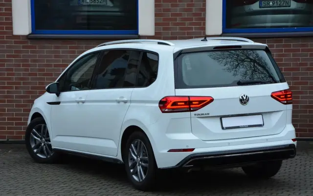 VOLKSWAGEN Touran 