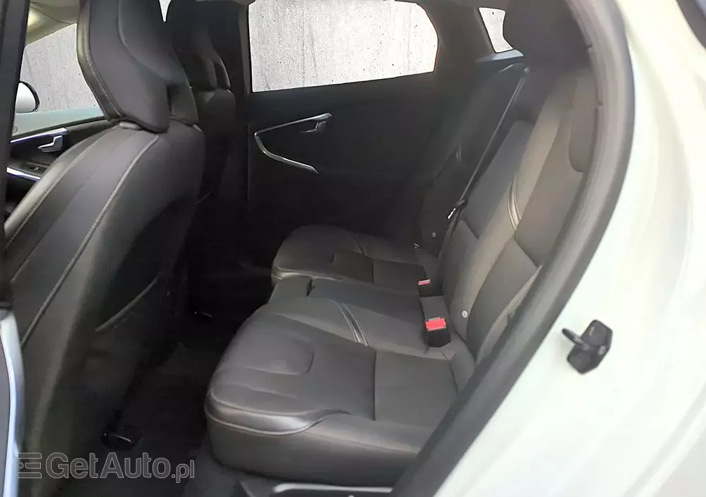 VOLVO V40 Cross Country D2 Momentum