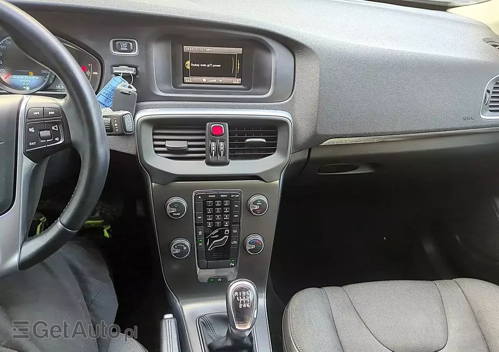 VOLVO V40 Cross Country D2 Momentum