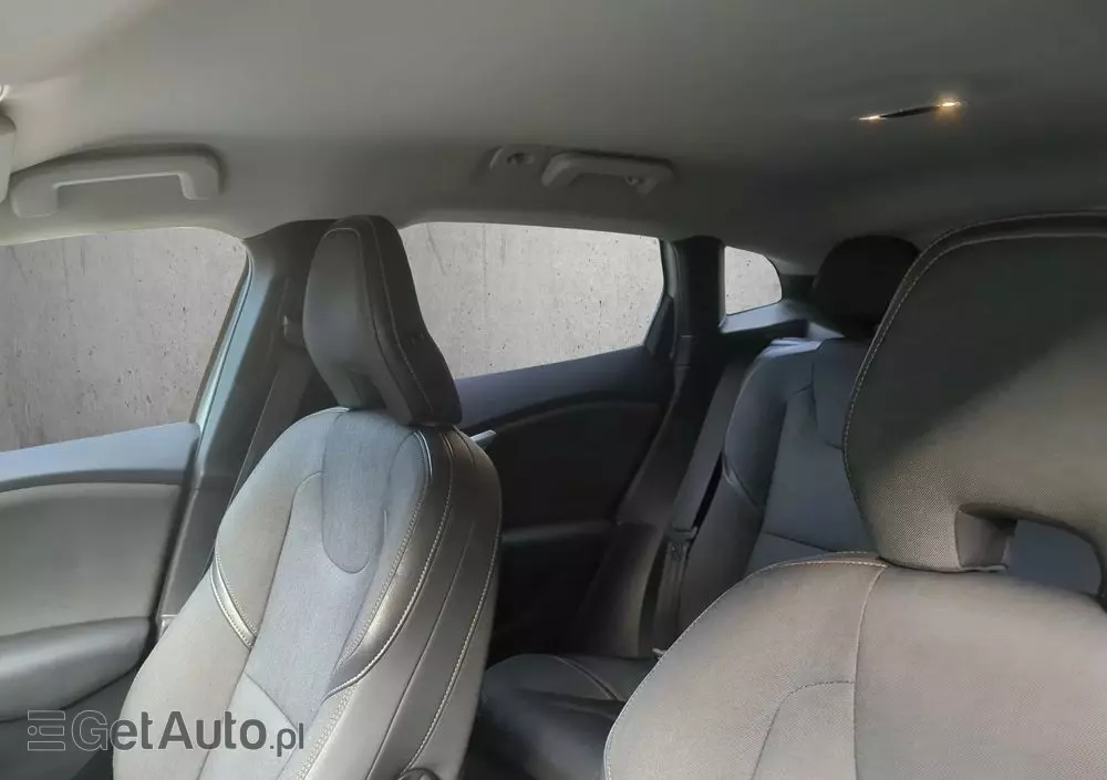 VOLVO V40 Cross Country D2 Momentum