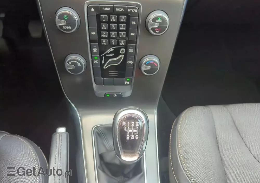 VOLVO V40 Cross Country D2 Momentum