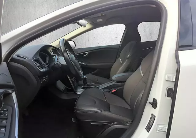 VOLVO V40 Cross Country D2 Momentum