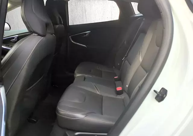 VOLVO V40 Cross Country D2 Momentum