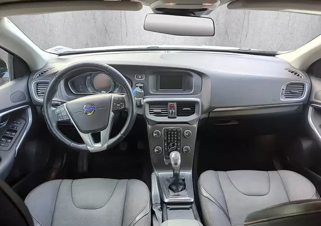 VOLVO V40 Cross Country D2 Momentum