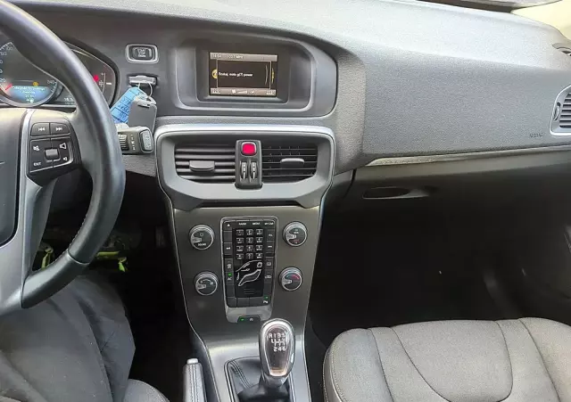 VOLVO V40 Cross Country D2 Momentum