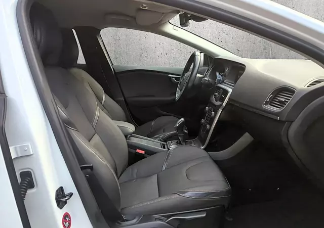 VOLVO V40 Cross Country D2 Momentum