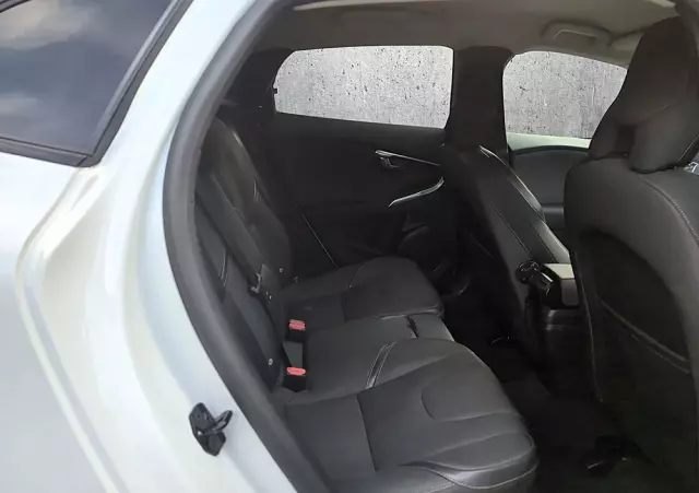 VOLVO V40 Cross Country D2 Momentum