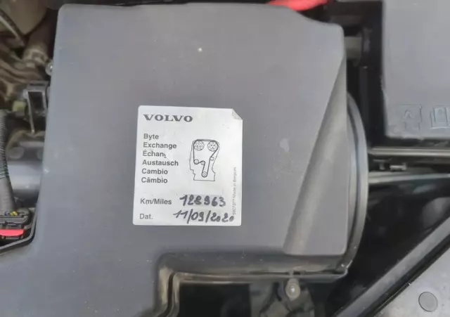 VOLVO V40 Cross Country D2 Momentum