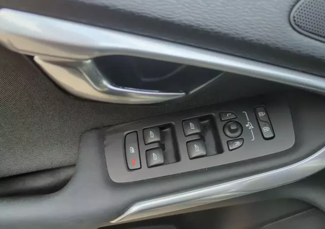 VOLVO V40 Cross Country D2 Momentum