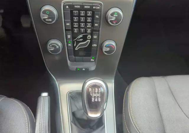 VOLVO V40 Cross Country D2 Momentum