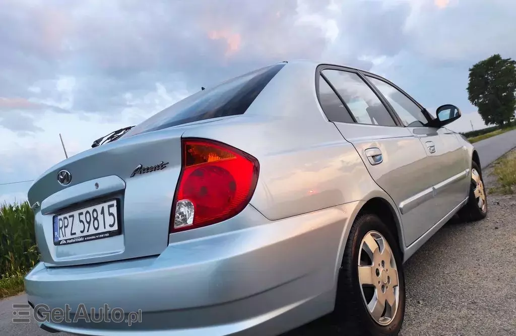 HYUNDAI Accent 