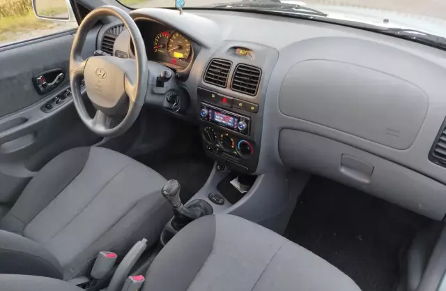 HYUNDAI Accent 