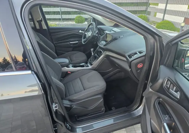 FORD Kuga 1.5 EcoBoost 2x4 Titanium