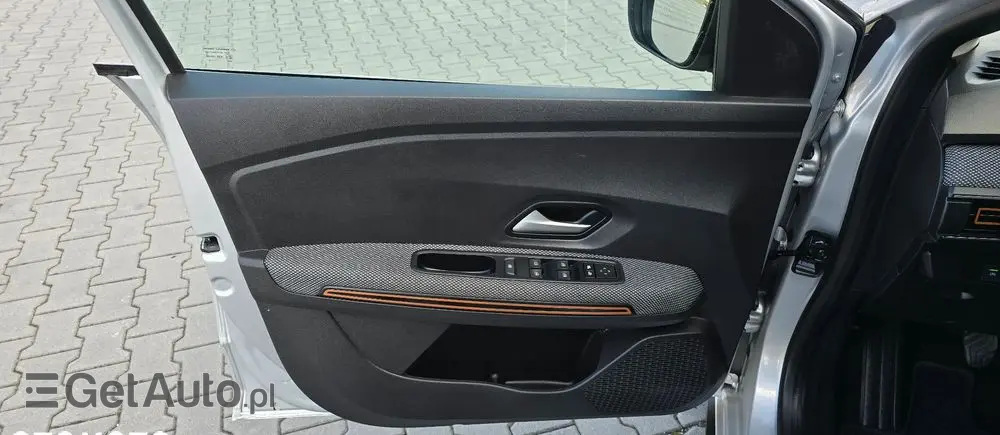 DACIA Sandero Stepway 1.0 TCe Essential