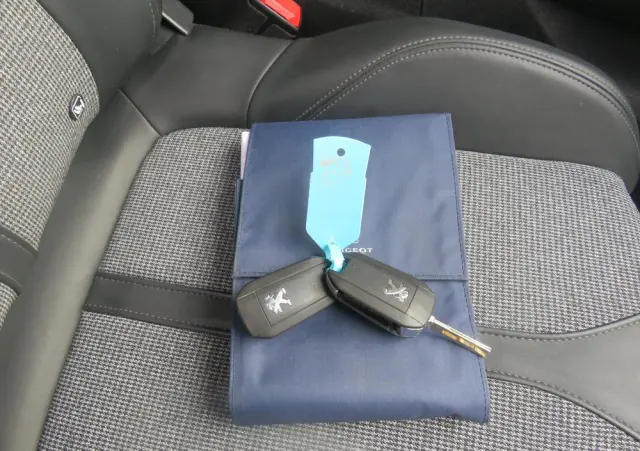 PEUGEOT 3008 BlueHDi 130 Stop & Start Active