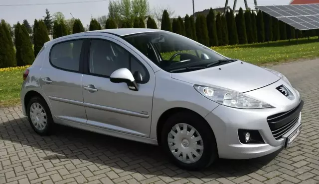 PEUGEOT 207 