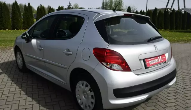 PEUGEOT 207 