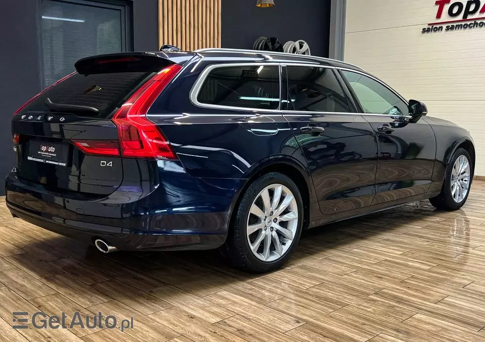 VOLVO V90 D4 Momentum Pro