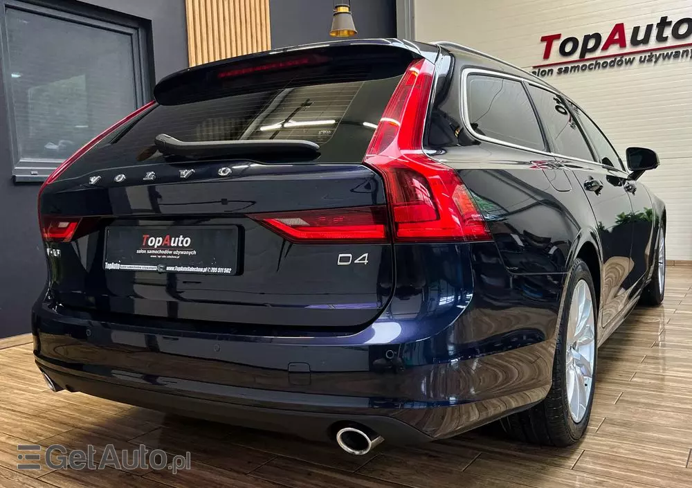 VOLVO V90 D4 Momentum Pro