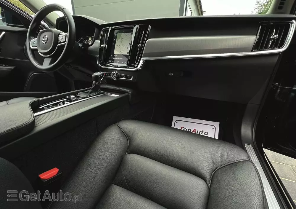 VOLVO V90 D4 Momentum Pro