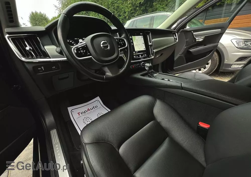 VOLVO V90 D4 Momentum Pro