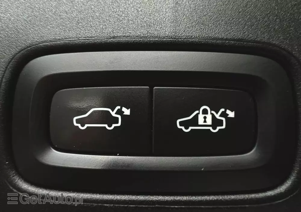 VOLVO V90 D4 Momentum Pro