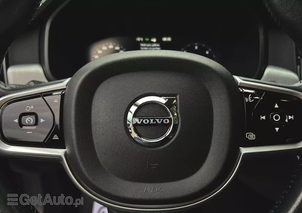 VOLVO V90 D4 Momentum Pro