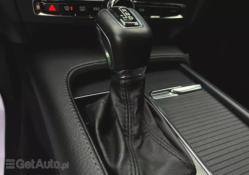 VOLVO V90 D4 Momentum Pro