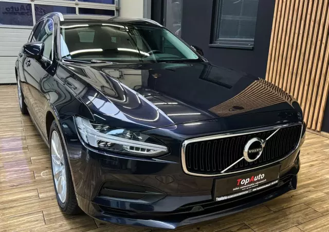 VOLVO V90 D4 Momentum Pro