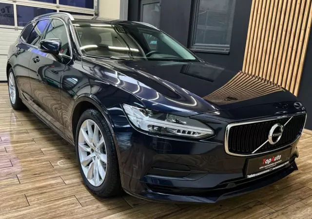 VOLVO V90 D4 Momentum Pro