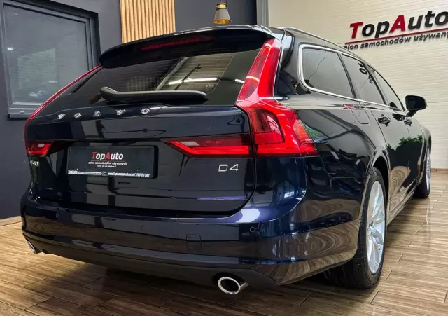 VOLVO V90 D4 Momentum Pro