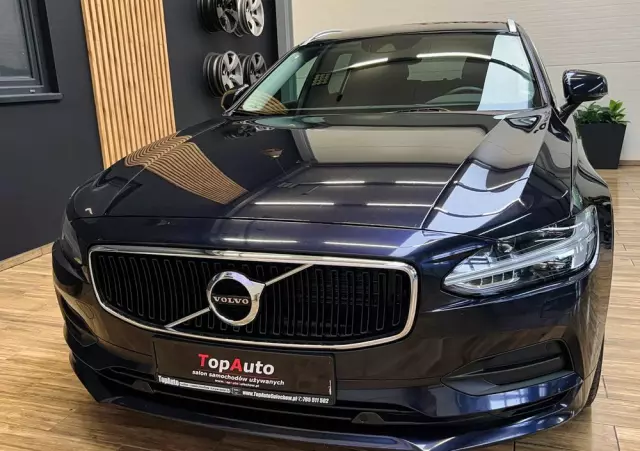 VOLVO V90 D4 Momentum Pro