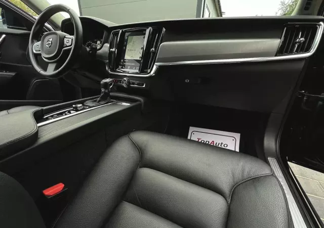 VOLVO V90 D4 Momentum Pro