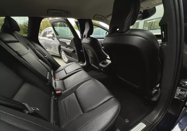 VOLVO V90 D4 Momentum Pro