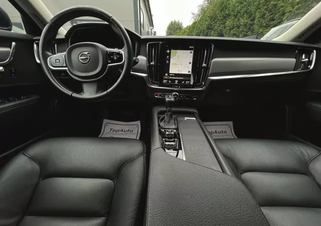 VOLVO V90 D4 Momentum Pro