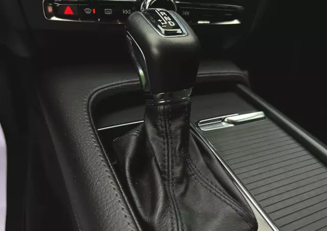 VOLVO V90 D4 Momentum Pro