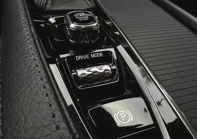 VOLVO V90 D4 Momentum Pro