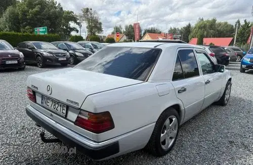 MERCEDES-BENZ W124 
