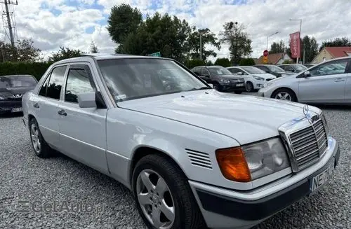 MERCEDES-BENZ W124 