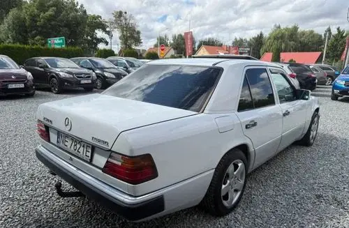 MERCEDES-BENZ W124 