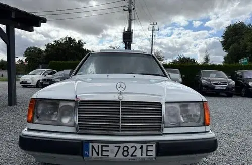 MERCEDES-BENZ W124 