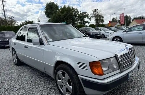 MERCEDES-BENZ W124 