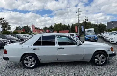 MERCEDES-BENZ W124 