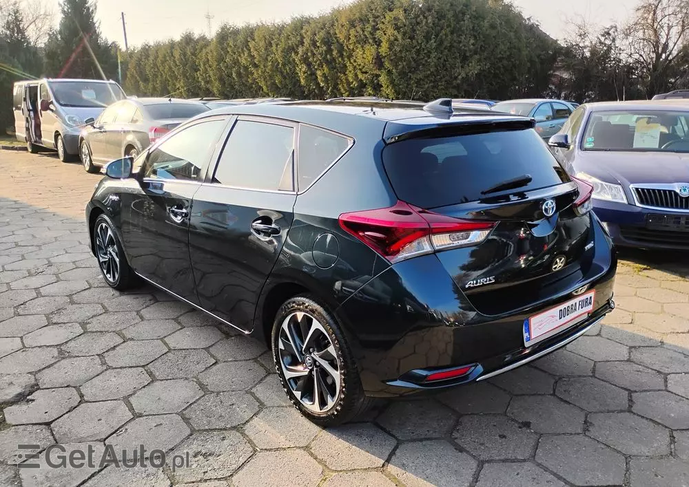TOYOTA Auris 