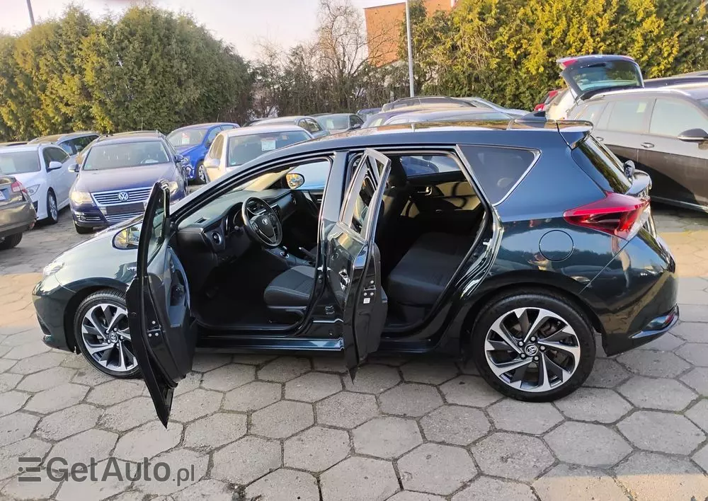 TOYOTA Auris 