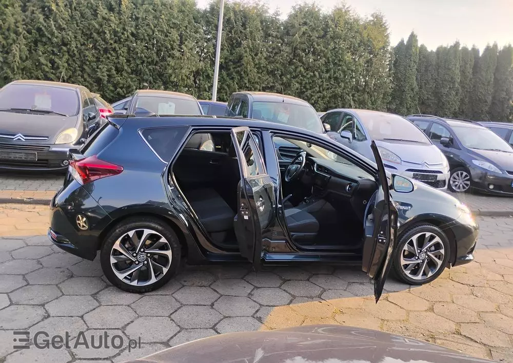 TOYOTA Auris 