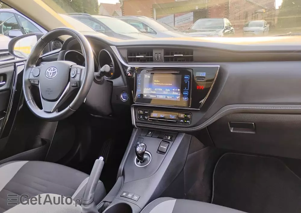 TOYOTA Auris 